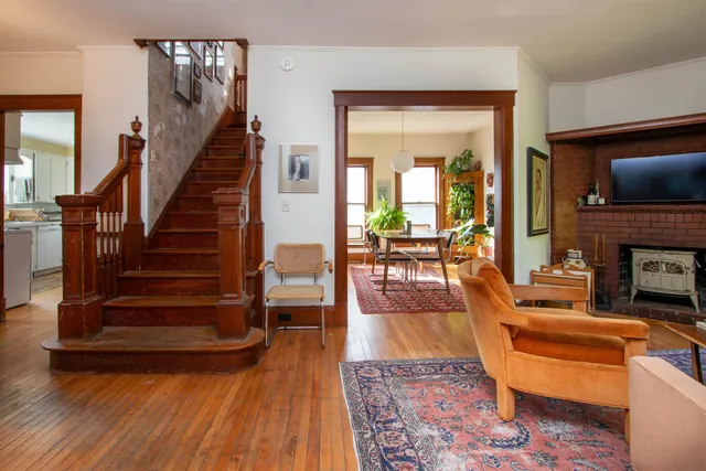 $300,000 | 225 Charles Street, Lyndon, VT 05851