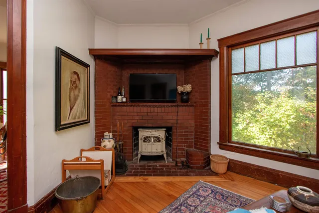 $300,000 | 225 Charles Street, Lyndon, VT 05851