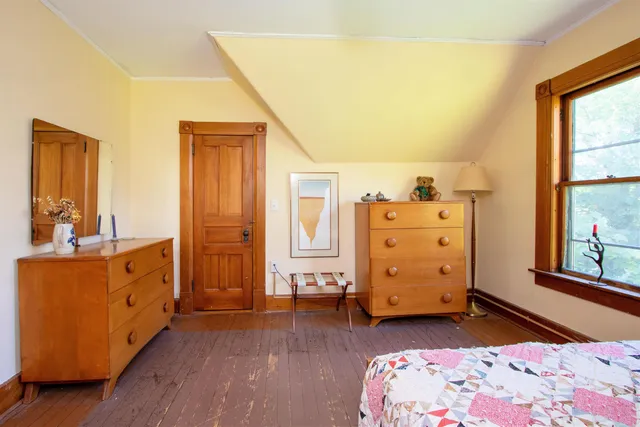 $300,000 | 225 Charles Street, Lyndon, VT 05851