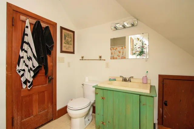 $300,000 | 225 Charles Street, Lyndon, VT 05851