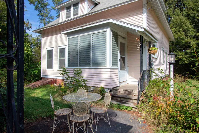 $300,000 | 225 Charles Street, Lyndon, VT 05851