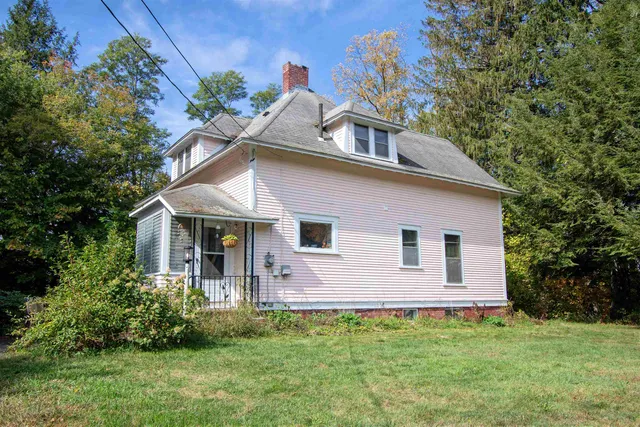 $300,000 | 225 Charles Street, Lyndon, VT 05851