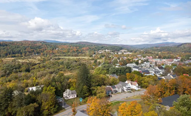 $300,000 | 225 Charles Street, Lyndon, VT 05851
