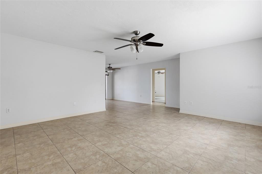2951 Gocio Road Sarasota, FL 34235 - Photo 8 of 49