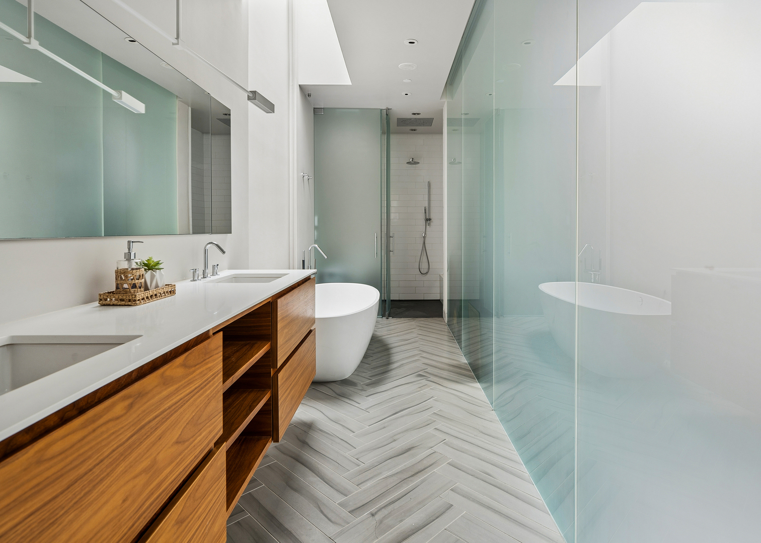 2249 North Burling Street Chicago, IL 60614 - Photo 34 of 41 a bathroom with a sink a toilet and shower