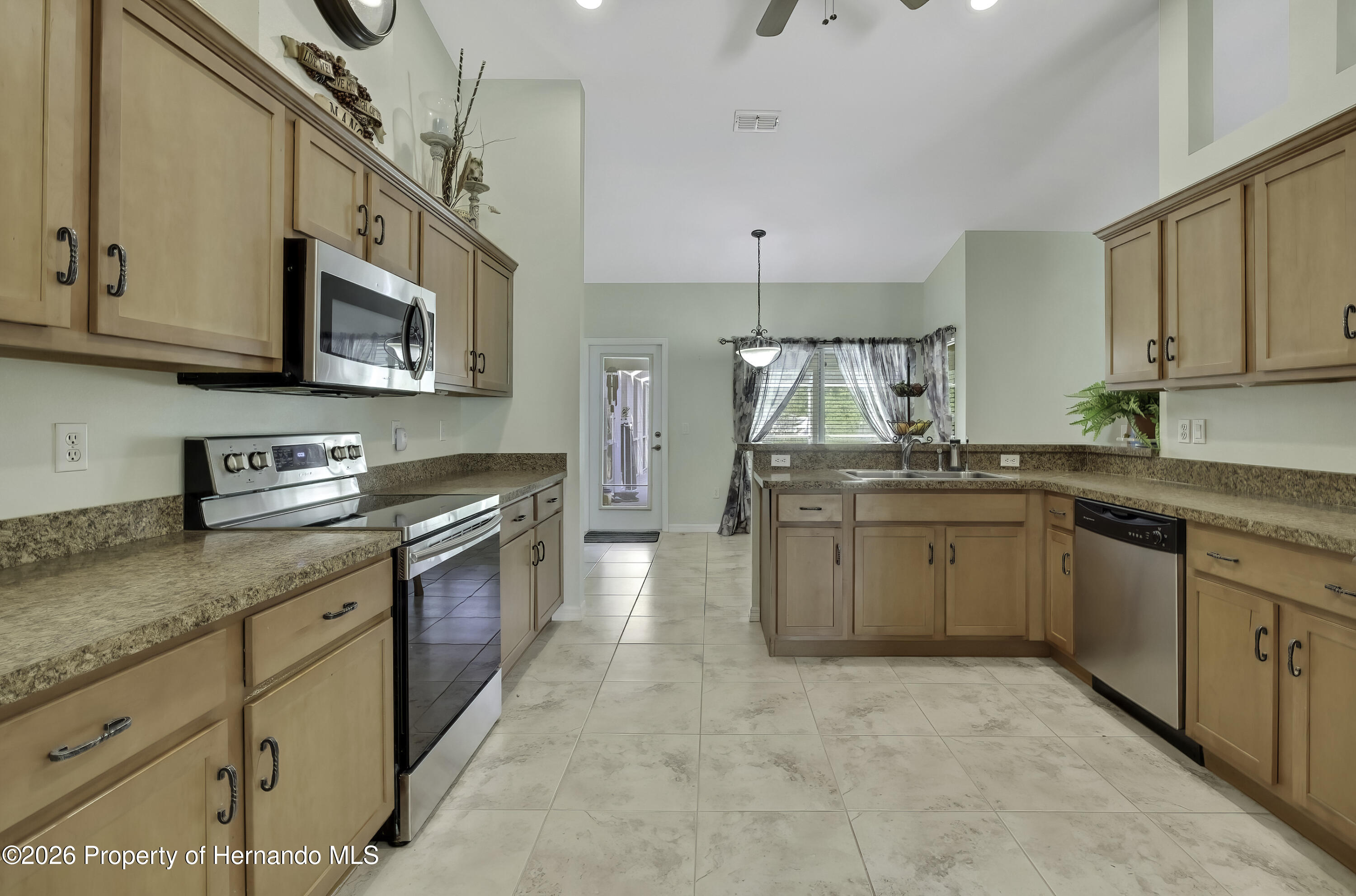 15157 Duck Hawk Road Weeki Wachee, FL 34614 - Photo 7 of 39