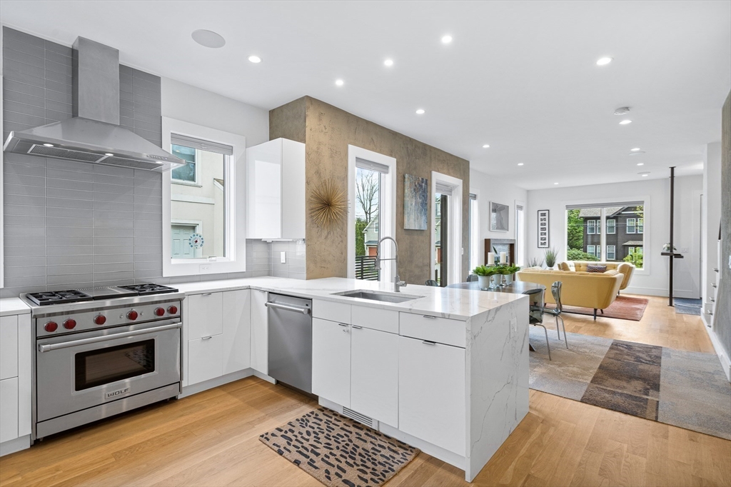 26 Salisbury Road, Unit 26 Newton, MA 02458 - Photo 5 of 23