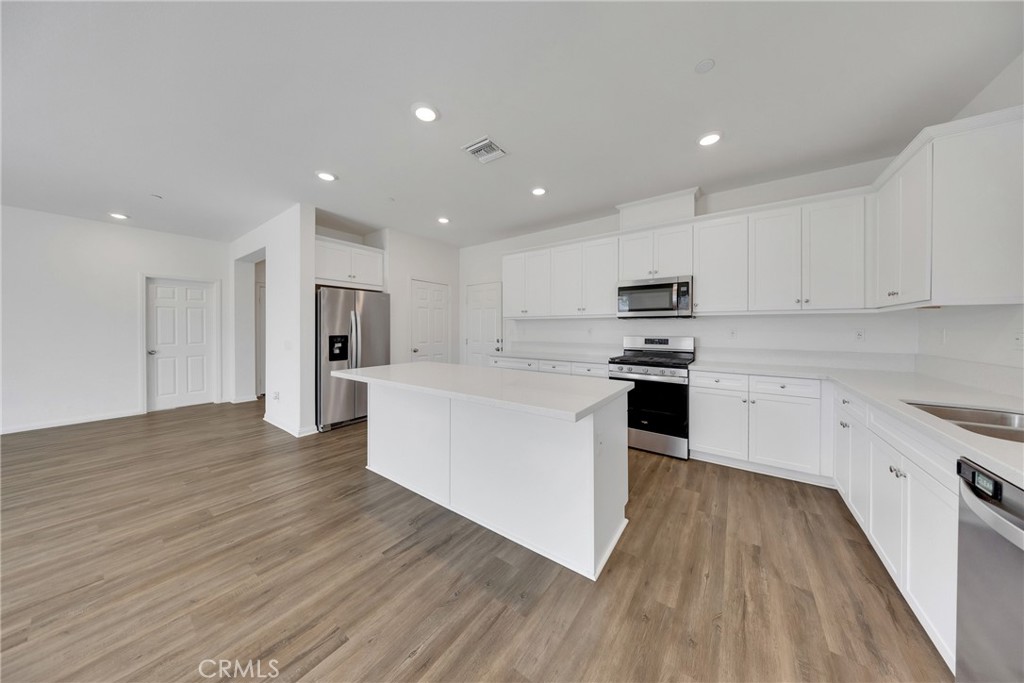7560 Citrusmoon Court Riverside, CA 92507 - Photo 17 of 62 Gourmet Kitchen