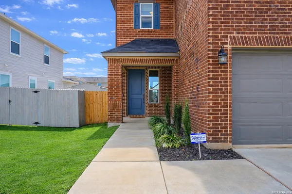 $1,800 | 511 Dakota Creek, New Braunfels, TX 78130