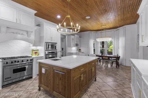 $875,000 | 6 Eastbrooke Circle, Madison, MS 39110