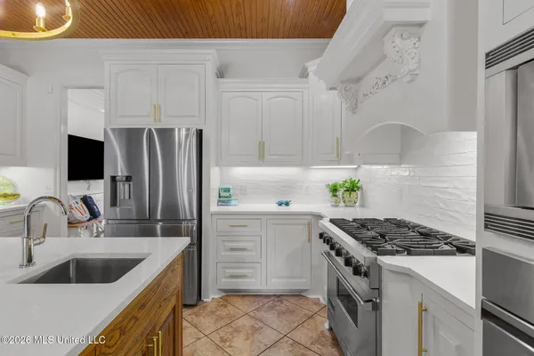 $875,000 | 6 Eastbrooke Circle, Madison, MS 39110