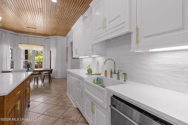 $875,000 | 6 Eastbrooke Circle, Madison, MS 39110