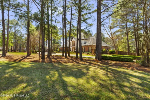 $875,000 | 6 Eastbrooke Circle, Madison, MS 39110
