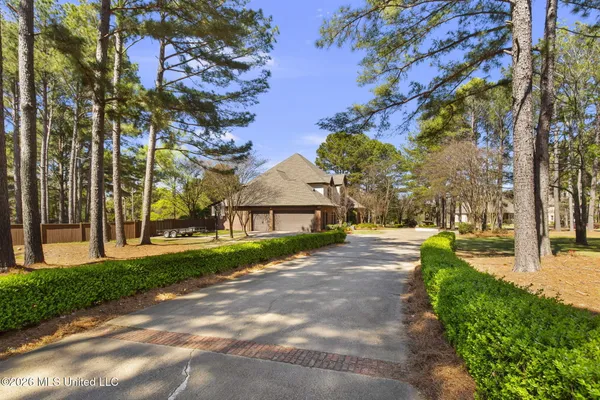 $875,000 | 6 Eastbrooke Circle, Madison, MS 39110