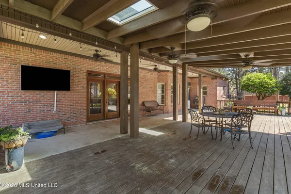 $875,000 | 6 Eastbrooke Circle, Madison, MS 39110