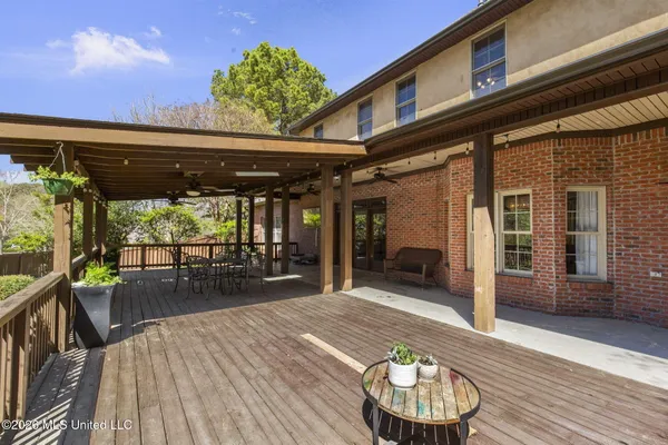 $875,000 | 6 Eastbrooke Circle, Madison, MS 39110