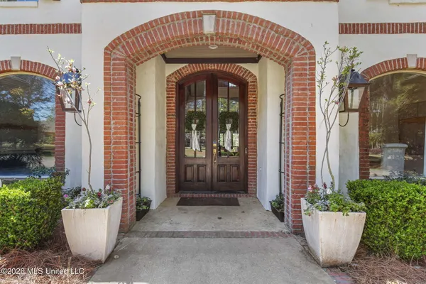 $875,000 | 6 Eastbrooke Circle, Madison, MS 39110