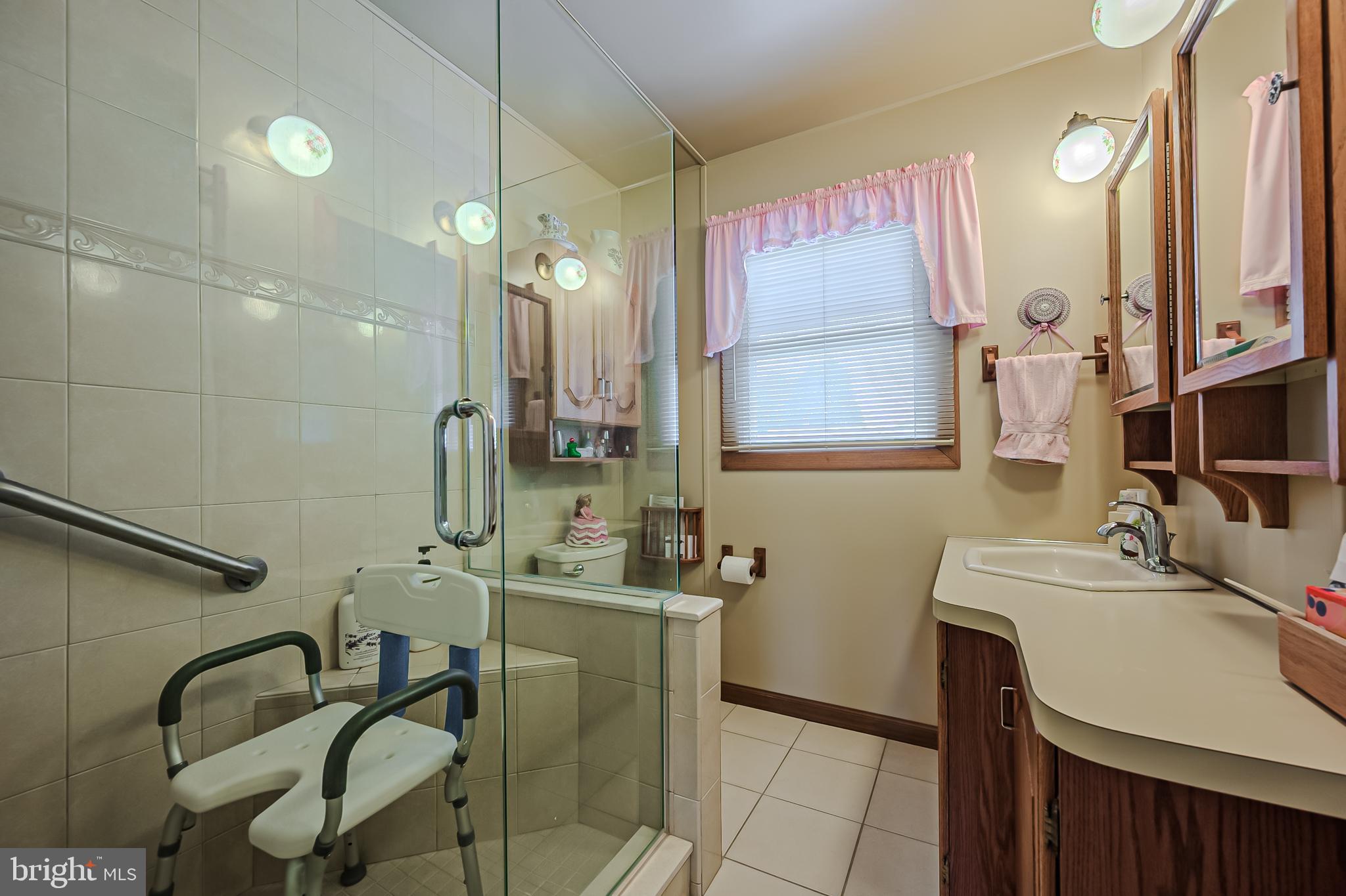 5 Dryden Road New Castle, DE 19720 - Photo 17 of 36 remodeled bath
