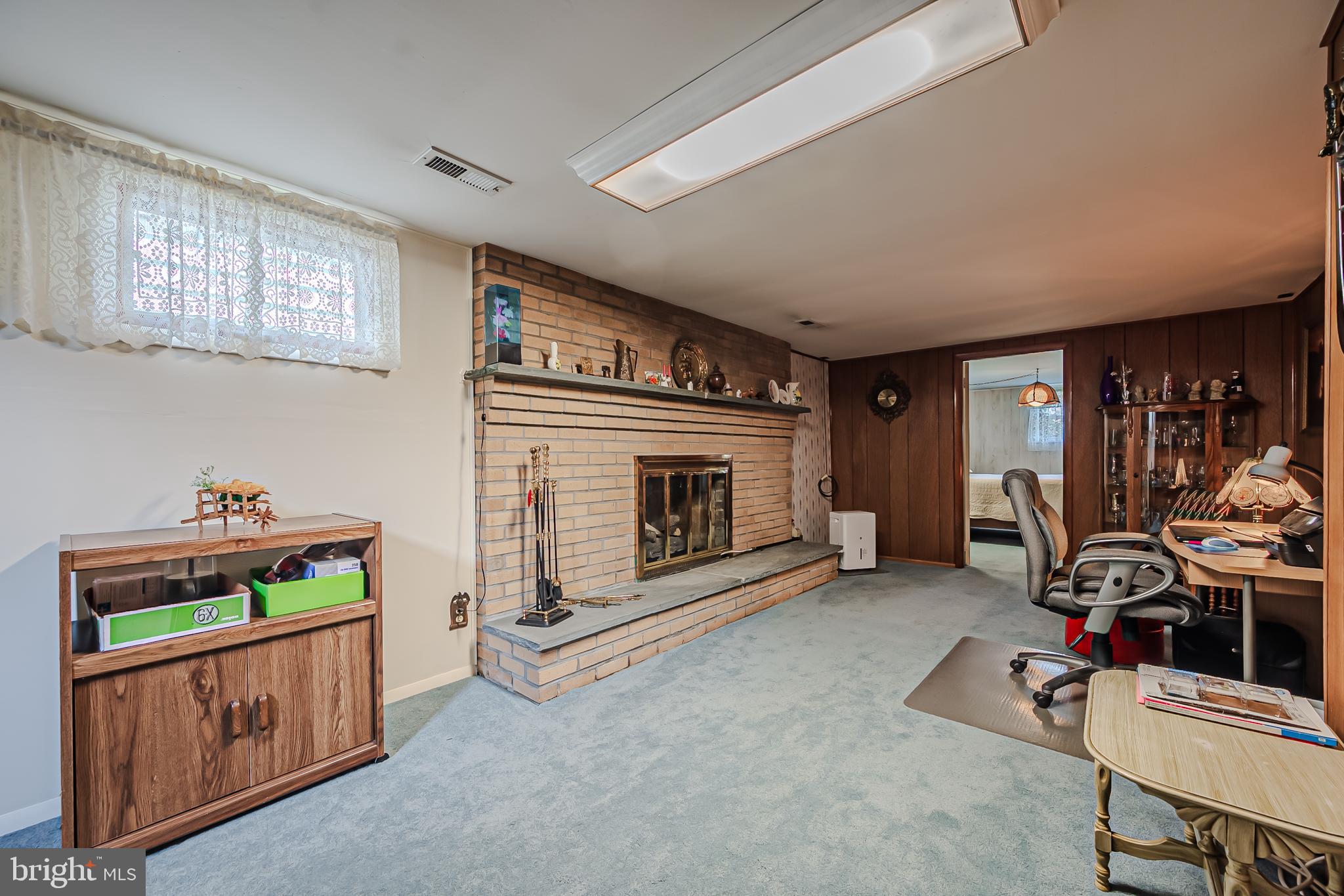 5 Dryden Road New Castle, DE 19720 - Photo 25 of 36 family rm gas fireplace