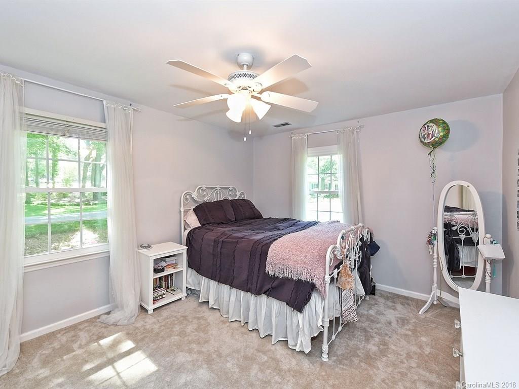 4267 Tottenham Road Charlotte, NC 28226 - Photo 29 of 35 Gallery Image 29