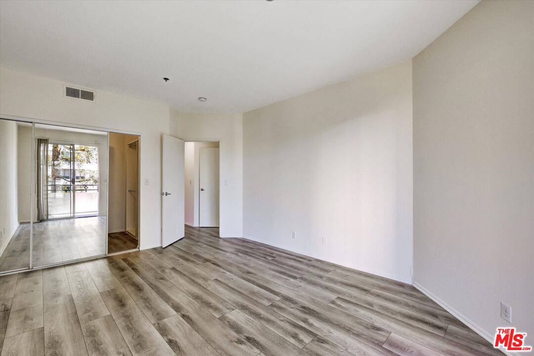 10600 Wilshire Boulevard, Unit 519 Los Angeles, CA 90024 - Photo 14 of 27 a view of empty room with wooden floor and fan