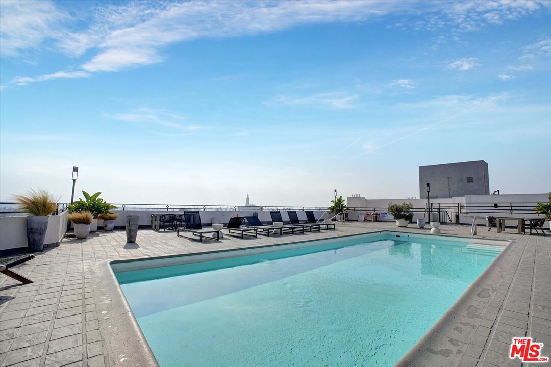 10600 Wilshire Boulevard, Unit 519 Los Angeles, CA 90024 - Photo 25 of 27 a swimming pool with outdoor seating and barbeque oven