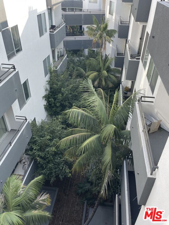 10600 Wilshire Boulevard, Unit 519 Los Angeles, CA 90024 - Photo 9 of 27 a view of balcony and patio