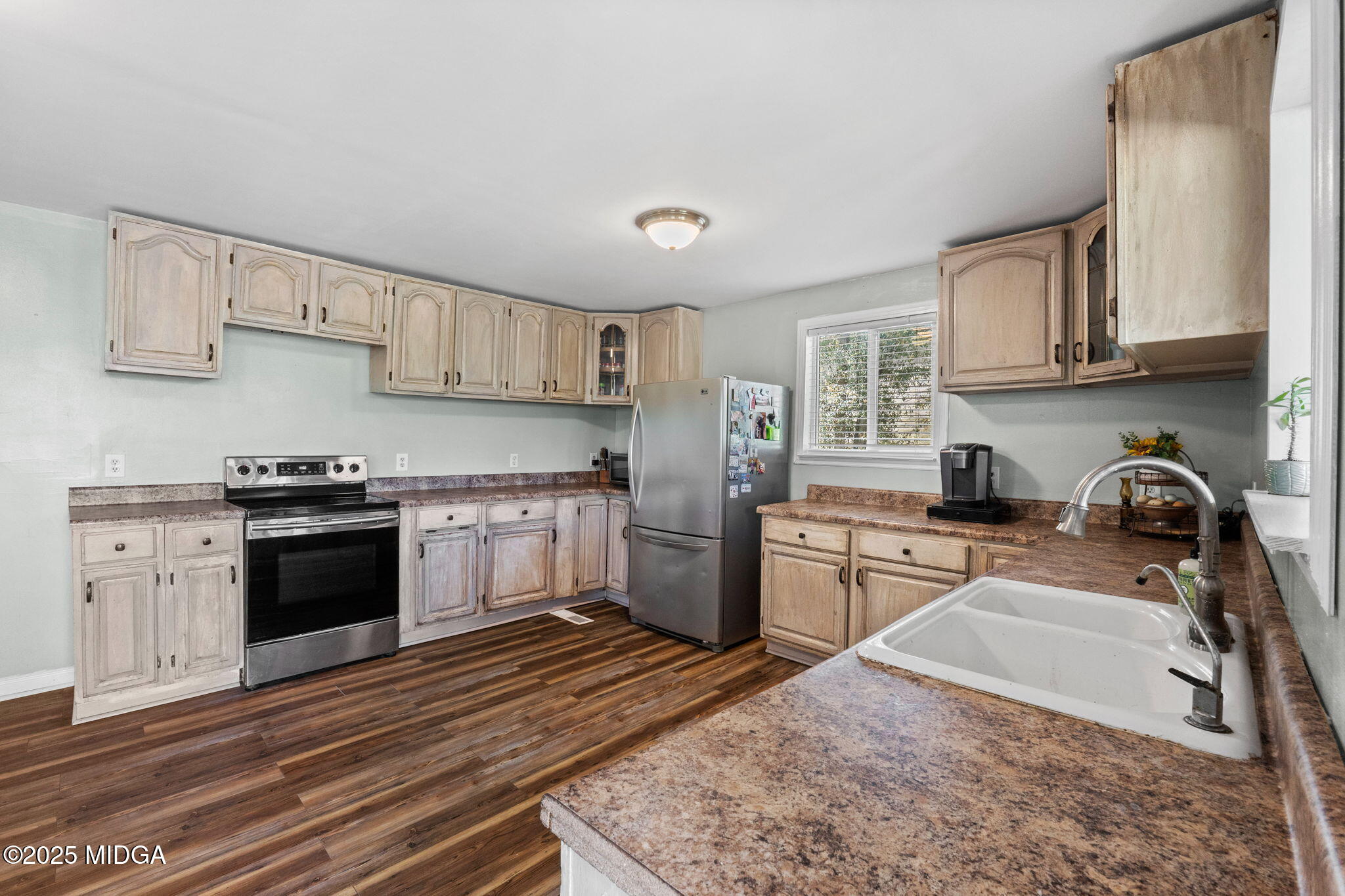 532 Henry Higgins Road Jackson, GA 30233 - Photo 11 of 43 a kitchen with granite countertop a sink cabinets stainless steel appliances and a counter space