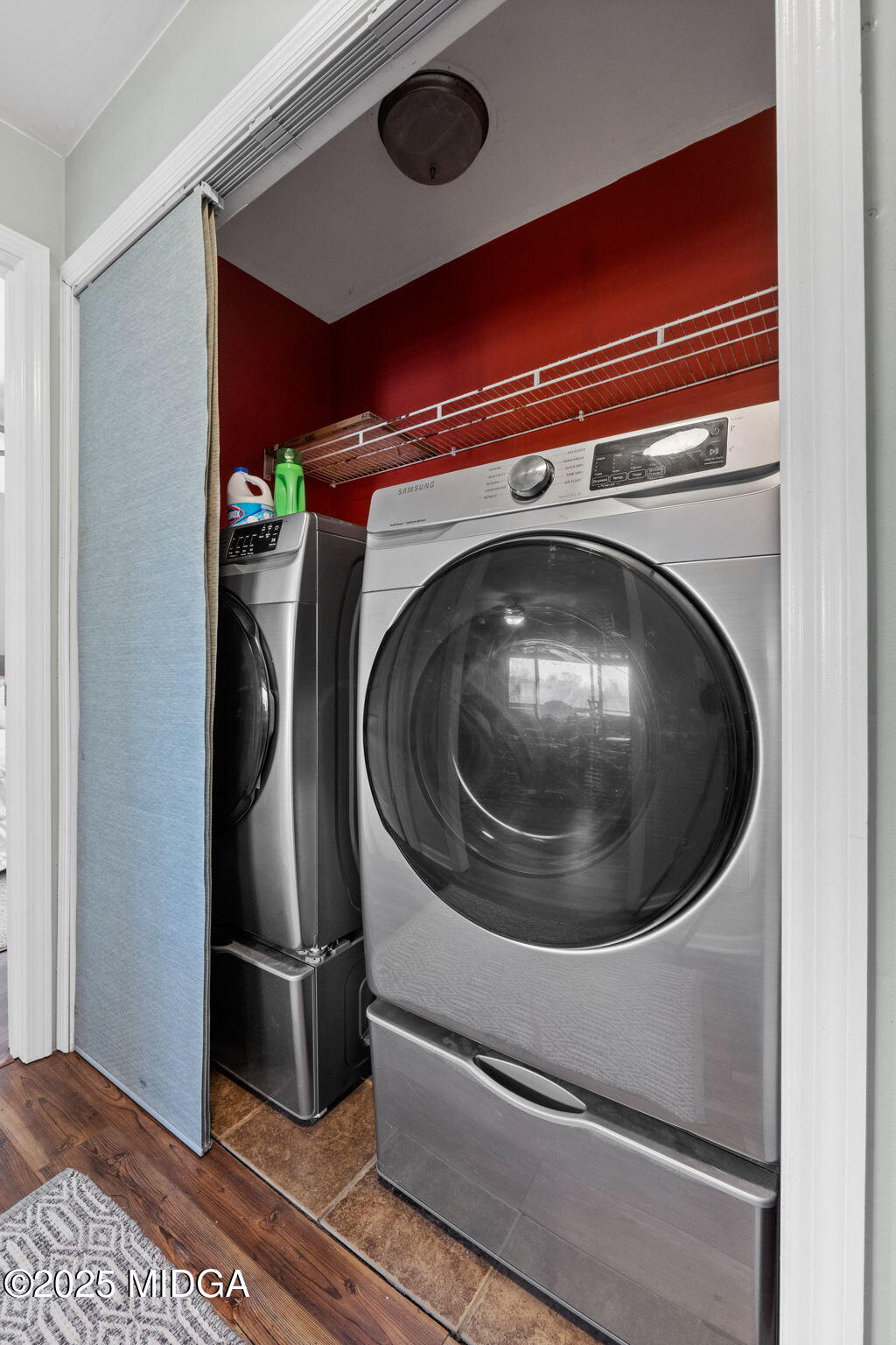 532 Henry Higgins Road Jackson, GA 30233 - Photo 23 of 43 a utility room with dryer and washer