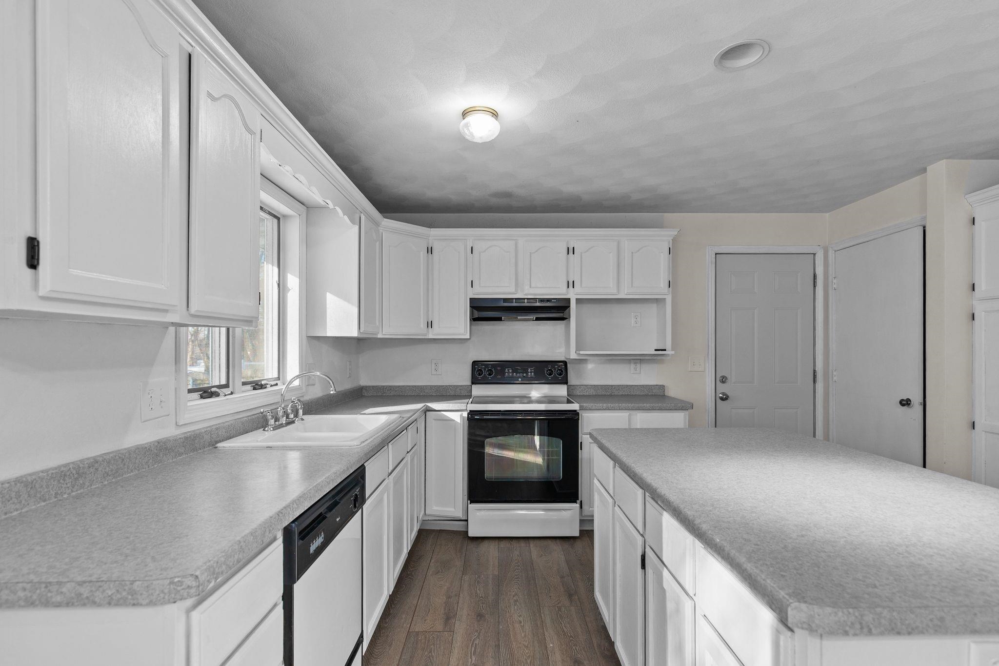 201 East Meadow Grove Boulevard Appleton, WI 54915 - Photo 12 of 34