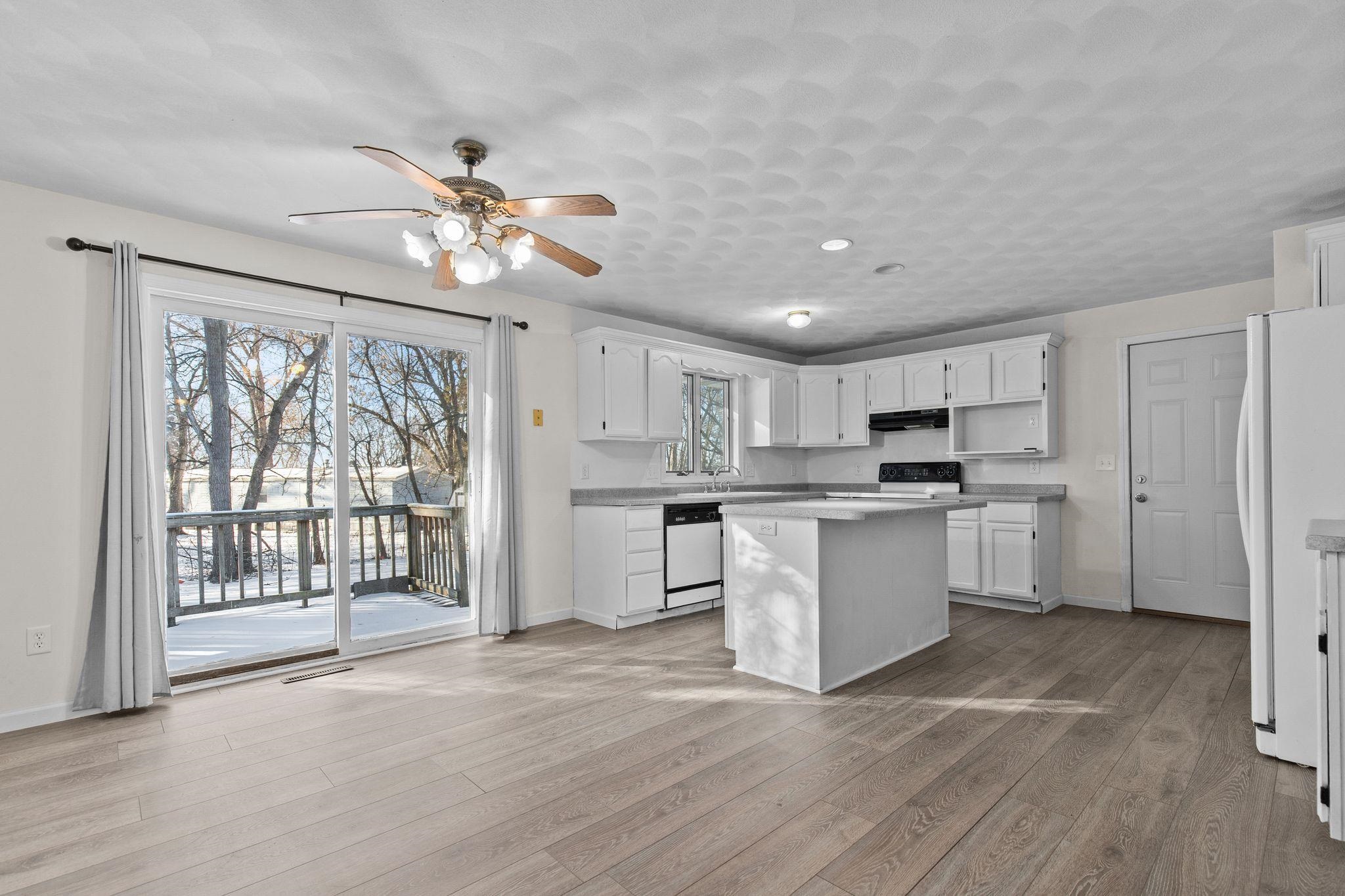 201 East Meadow Grove Boulevard Appleton, WI 54915 - Photo 9 of 34