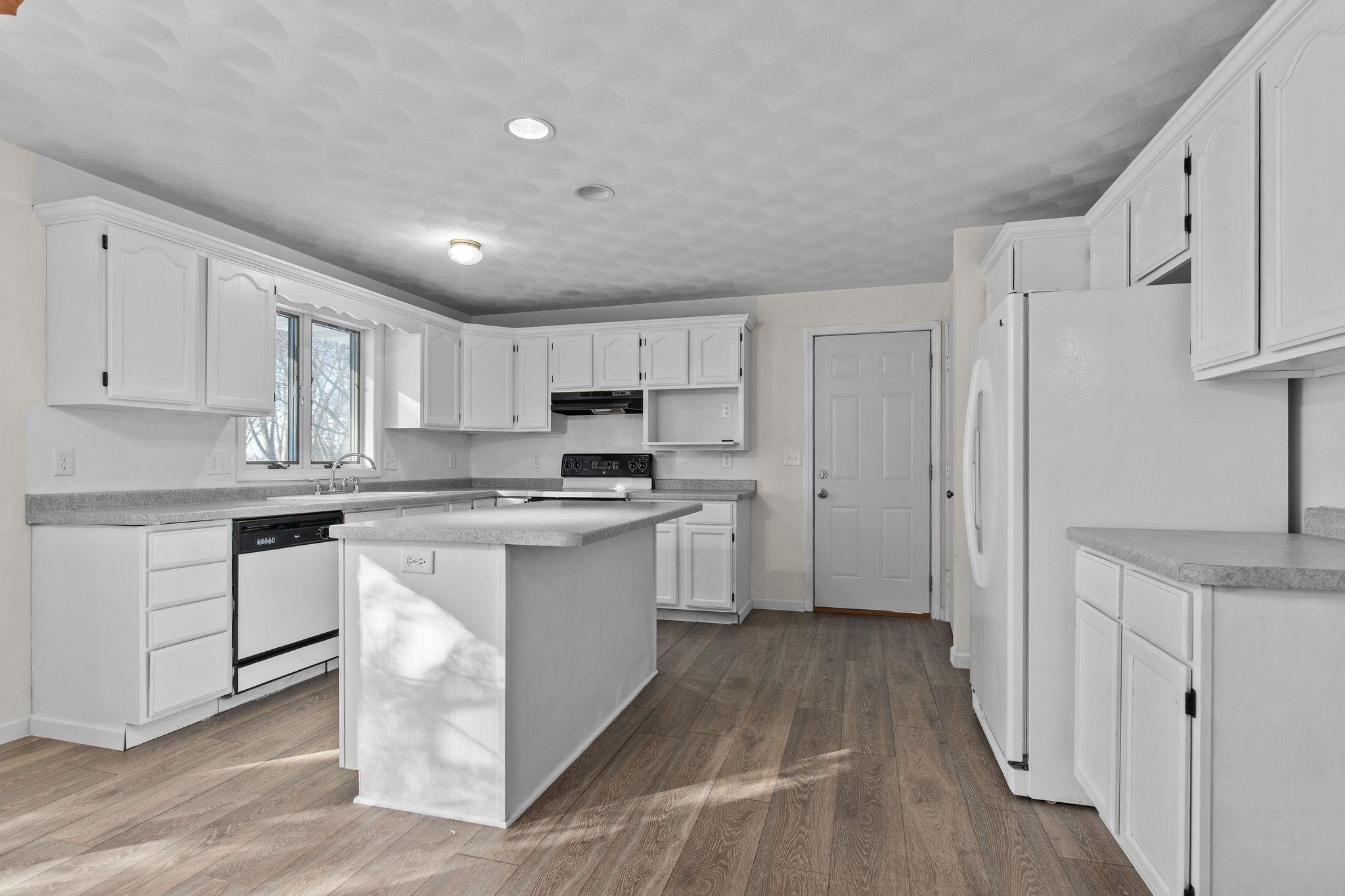 201 East Meadow Grove Boulevard Appleton, WI 54915 - Photo 10 of 34