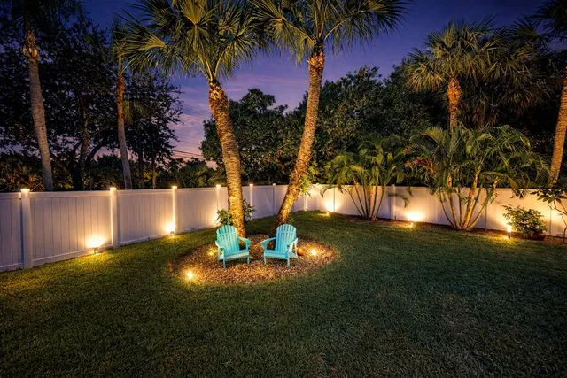 a view of a house with a backyard