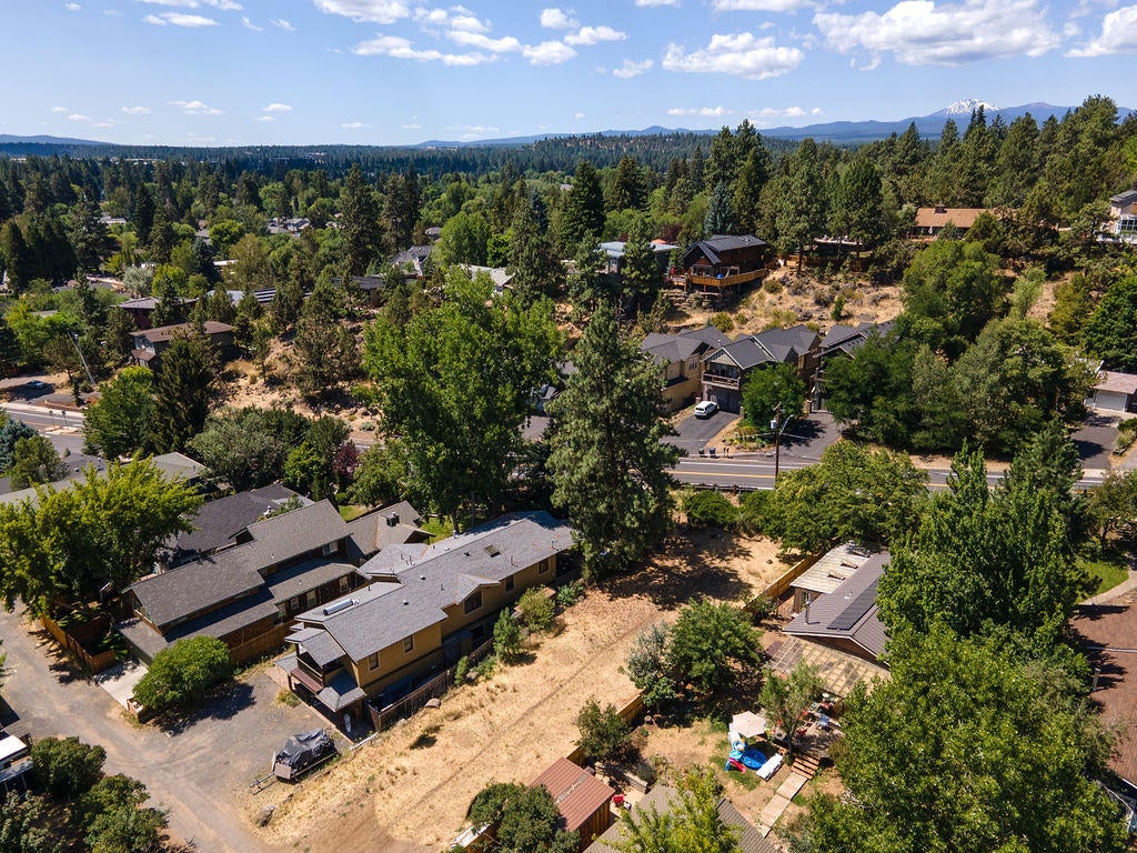 1956 Northwest Awbrey Road Bend, OR 97703 - Photo 2 of 20 PhotoMyListing-23