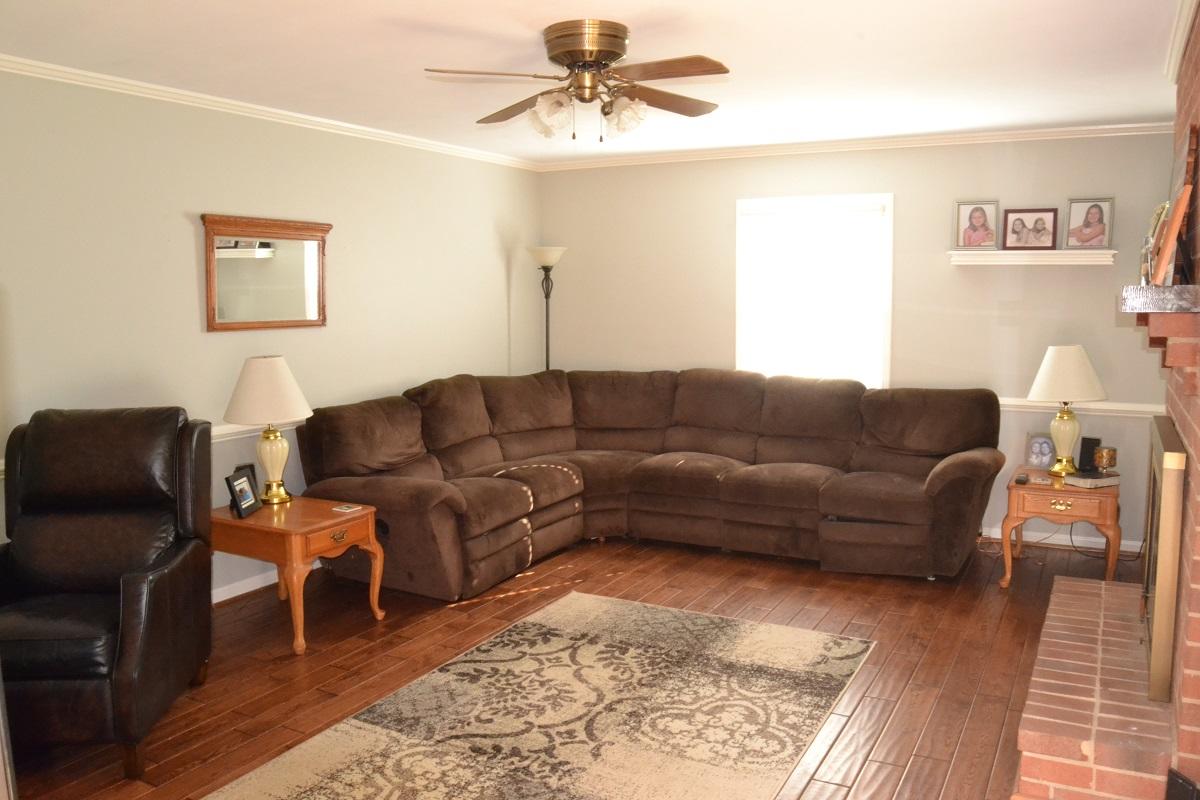 1664 Millbridge Road Salem, VA 24153 - Photo 11 of 26 11 Den 1