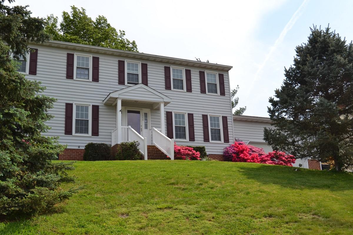1664 Millbridge Road Salem, VA 24153 - Photo 3 of 26 3 Front Left