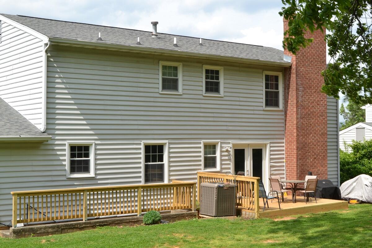 1664 Millbridge Road Salem, VA 24153 - Photo 5 of 26 5 Back Deck