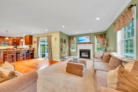 $1,000,000 | 7 Coopers Grove Road, Kingston, NH 03848