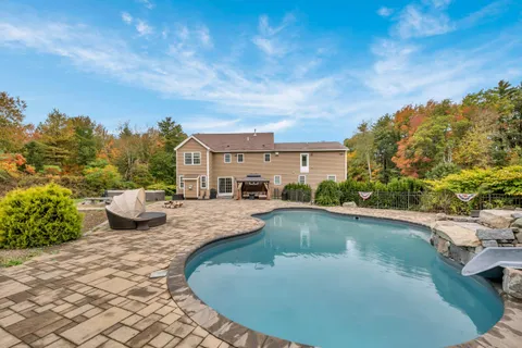 $1,000,000 | 7 Coopers Grove Road, Kingston, NH 03848