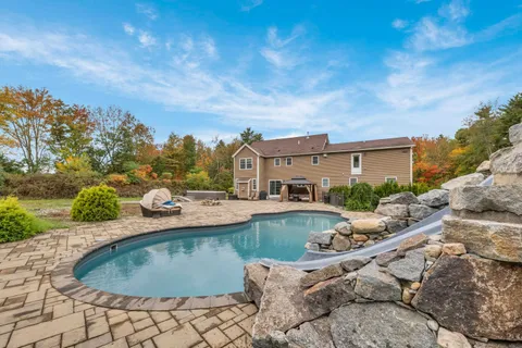 $1,000,000 | 7 Coopers Grove Road, Kingston, NH 03848