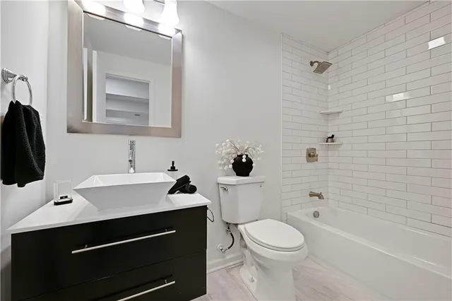 $399,999 | 9318 Greenway Lane, Lenexa, KS 66215