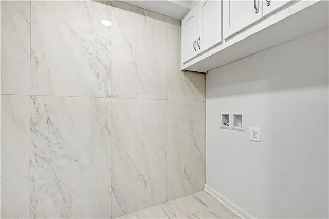 $399,999 | 9318 Greenway Lane, Lenexa, KS 66215