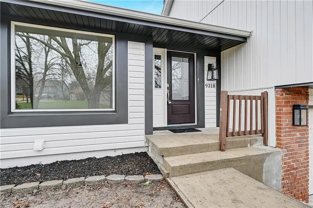 $415,000 | 9318 Greenway Lane, Lenexa, KS 66215