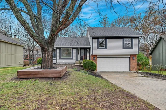 $399,999 | 9318 Greenway Lane, Lenexa, KS 66215