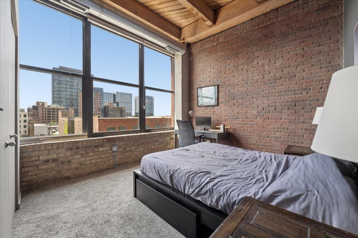 1040 West Adams Street, Unit 402 Chicago, IL 60607 - Photo 9 of 20