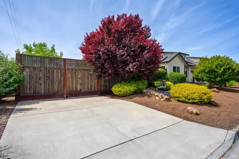 $1,325,000 | 4551 Brighton Drive, Santa Rosa, CA 95403