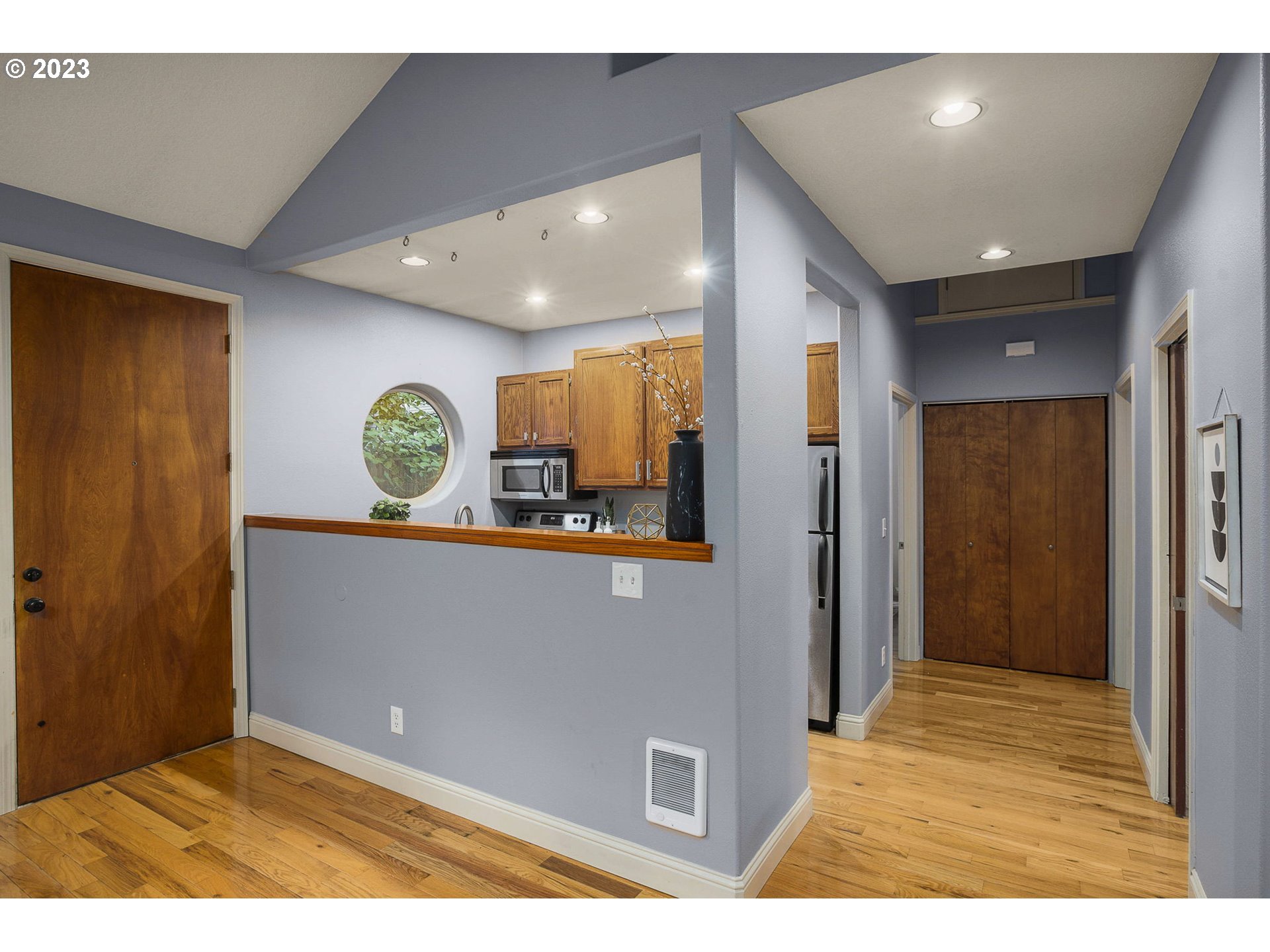 5223 Southwest View Point Terrace, Unit 2 Portland, OR 97239 - Photo 10 of 23 Gallery Image 10