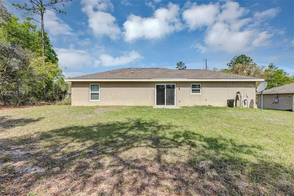 $1,600 | 7 Locust Loop Circle, Ocala, FL 34472