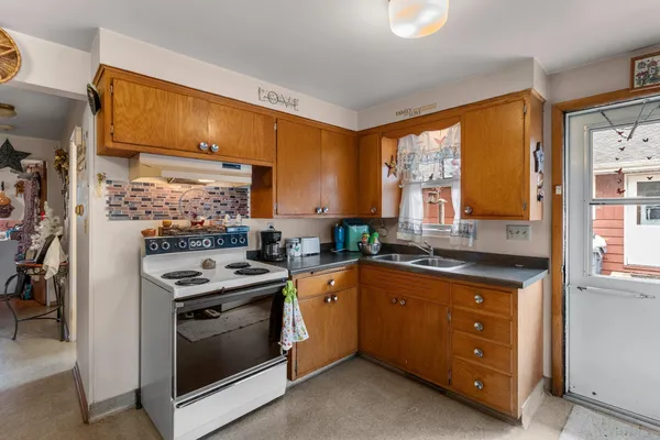 $274,900 | 608 Knight Avenue, Neenah, WI 54956