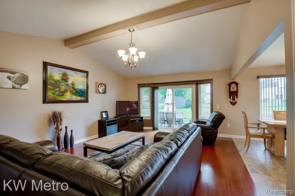 2800 York Rd Rochester Hills-large-004-Great Room-1500x1000-72dpi.jpg